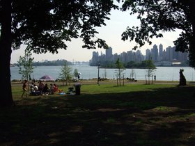 07-1542-randalls-NY-island-picnic.jpg