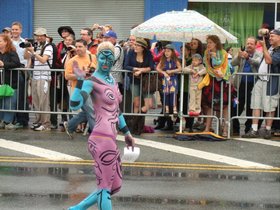 ../2009/06/20-1456-brooklyn-NY-paint-coney_island-mermaid_parade-parade-body-pain-pink.jpg