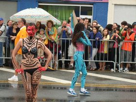 ../2009/06/20-1457-brooklyn-NY-paint-coney_island-mermaid_parade-parade-body-pain-black.jpg