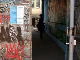 ../2010/03/28-1722-amsterdam-NLD-de_peper-door.jpg