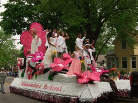 14-1337-holland-tulip-time-royalty.jpg