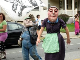 ../2011/10/02-1318-davis_sq-honk_parade-parade-mask.jpg
