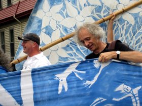 ../2011/10/02-1318-davis_sq-honk_parade-parade-smile.jpg