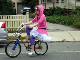 ../2011/10/02-1323-davis_sq-honk_parade-parade-bike-costume.jpg