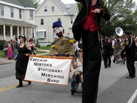 ../2011/10/02-1326-davis_sq-honk_parade-parade-stilts-boo.jpg
