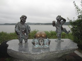 02-0951-statue-korea-lake-gangneung-gyeongpo.jpg