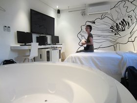 04-1902-nora-korea-motel-love-seoul.jpg