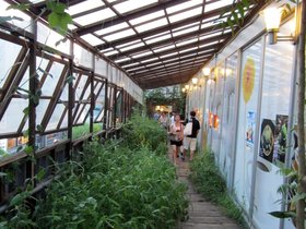 ../2012/08/05-1933-KOR-market-insadong-garden-seoul.jpg