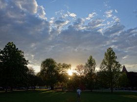../2014/05/18-2025-cloud-sunset.jpg