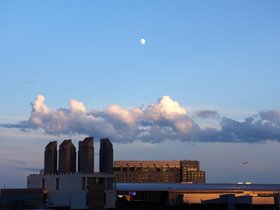 ../2014/08/07-2036-moon-sunset.jpg