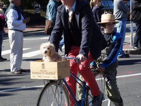 ../2014/10/12-1413-honk_parade-parade.jpg