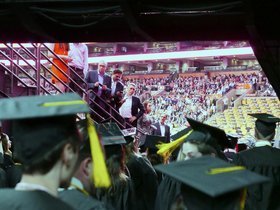 08-0944-commencement-neu.jpg
