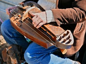 02-1406-street-busker-dog.jpg