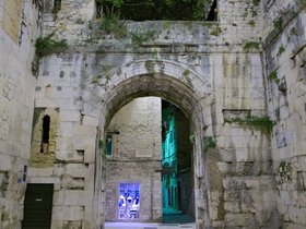 ../2016/05/13-2156-HRV-diocletian_palace-split.jpg