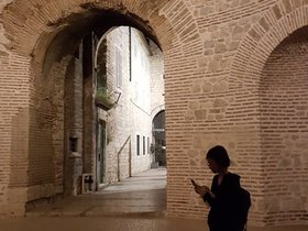 ../2016/05/13-2230-HRV-diocletian_palace-nora.jpg