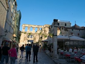 ../2016/05/14-1806-HRV-diocletian_palace-split.jpg