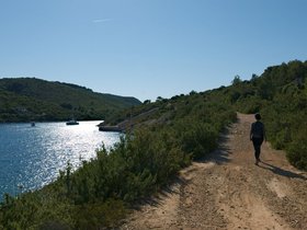 ../2016/05/16-1608-vis-HRV-island-ruins.jpg
