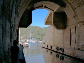 ../2016/05/16-1614-vis-tunnel-croatia-island-ruins.jpg
