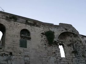 22-1917-HRV-diocletian_palace-split-birds.mp4