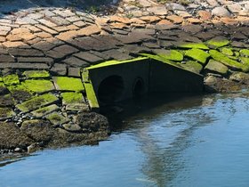 ../2017/09/04-1518-street-river.jpg