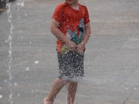 ../2017/10/07-1514-boy-street.jpg