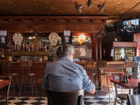 ../2017/10/30-1348-restaurant-street.jpg