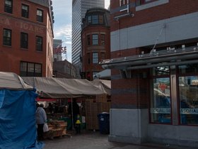 ../2017/11/25-1332-street-haymarket-boston-MA.jpg
