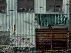 ../2018/05/05-1208-building-graffiti-street.jpg