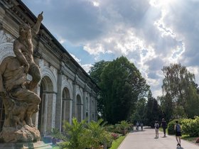 ../2018/05/26-1647-sky-prague-sculpture-building.jpg