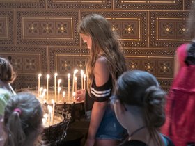 ../2018/05/29-1301-prague-CZE-church-street.jpg
