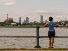 ../2018/07/29-1345-castle_island-MA-skyline.jpg
