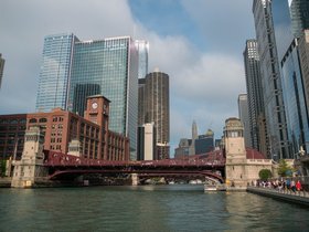 ../2018/08/10-1711-chicago-IL-building-river.jpg