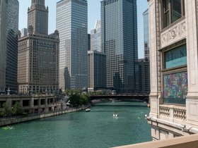 ../2018/08/12-1136-chicago-IL-building-river.jpg