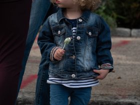 ../2019/10/13-1208-honk_parade-parade-kid.jpg