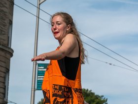 ../2019/10/13-1215-honk-stilts-parade.jpg