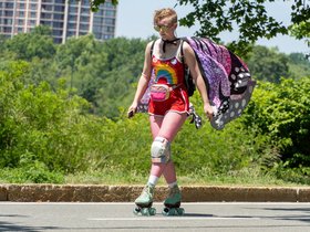 26-1159-parade-skate-pride.jpg