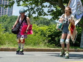 26-1206-parade-skate-pride.jpg