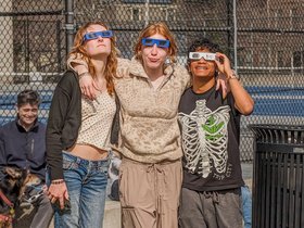 08-1532-girl-eclipse.jpg