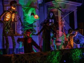 09-2042-halloween-house.jpg