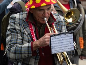 12-1303-parade-honk.jpg