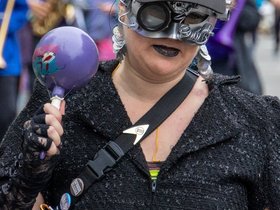 12-1308-parade-honk.jpg