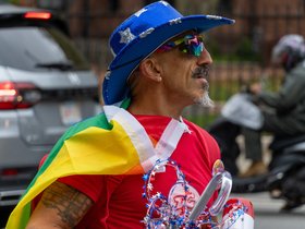 12-1311-parade-honk_1.jpg