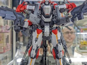 02-1157-JP-joseph-selfie-tokyo-toy.jpg