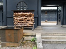 03-1604-JP-temple-tokyo.jpg