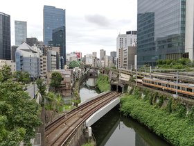03-1608-JP-tokyo-train.jpg