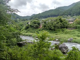 04-1353-JP-hike-river-tokyo.jpg