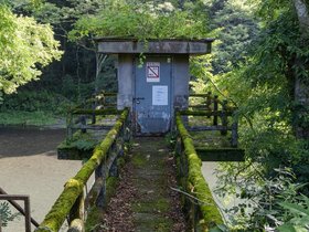04-1537-JP-hike-river-tokyo.jpg