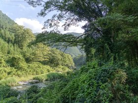 04-1556-JP-hike-river-tokyo.jpg