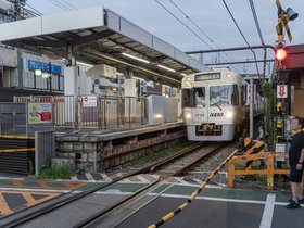 05-1845-JP-tokyo-train.jpg