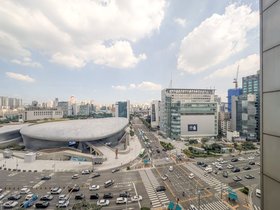 07-1518-KR-building-seoul.jpg